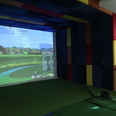 Tầm quan trọng và tính năng của golf simulator trong việc mô phỏng trải nghiệm golf trên sân thực tế